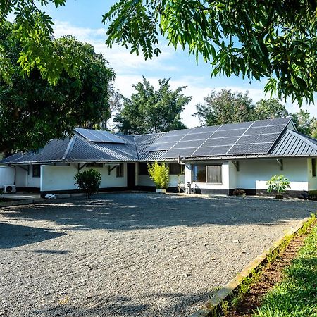 Harry'S Kisumu Oasis Aparthotel Buitenkant foto