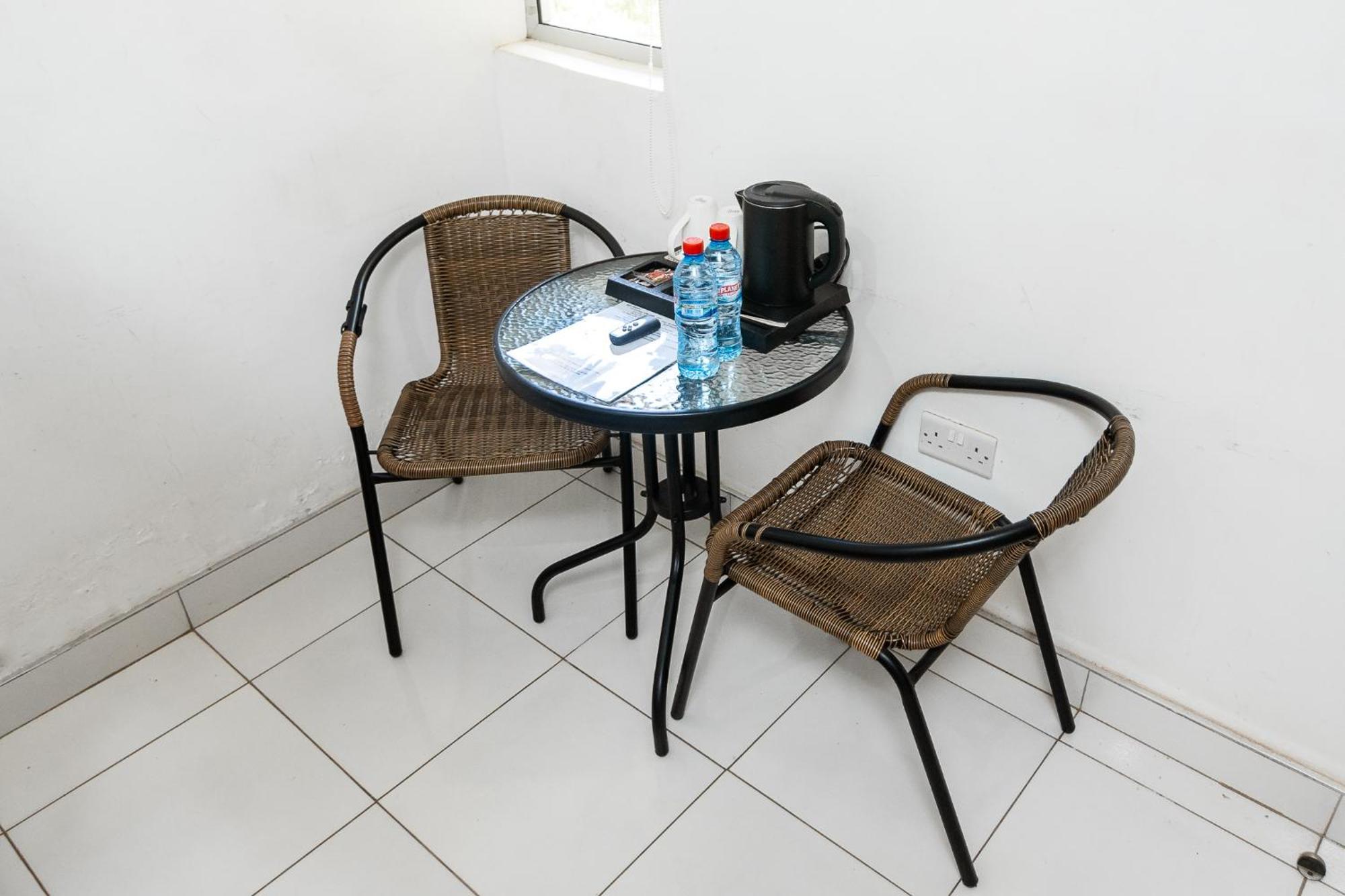 Harry'S Kisumu Oasis Aparthotel Buitenkant foto