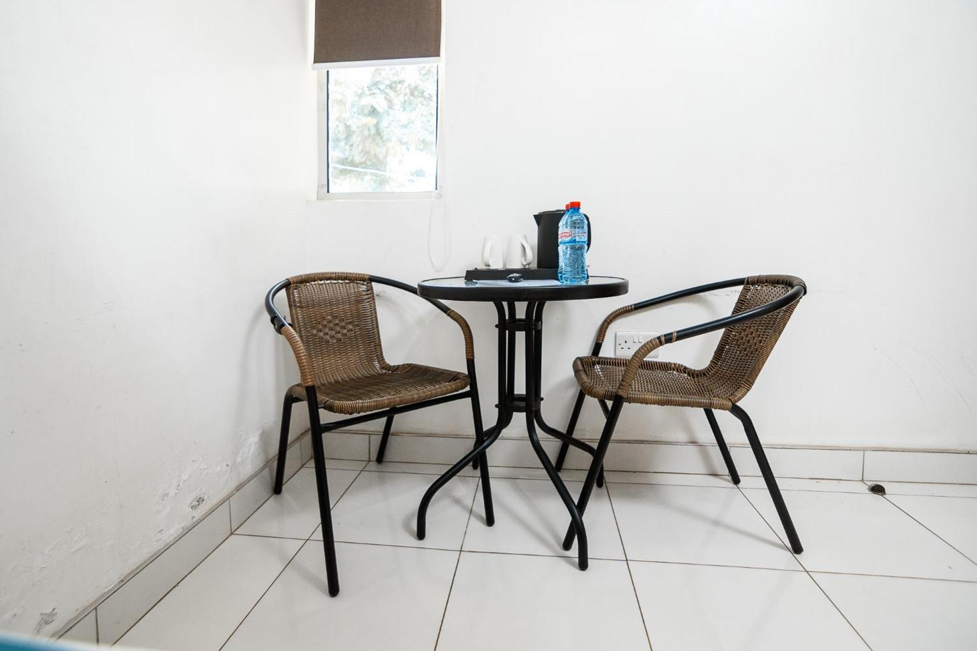 Harry'S Kisumu Oasis Aparthotel Buitenkant foto